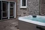 outdoor 5 person hot tub